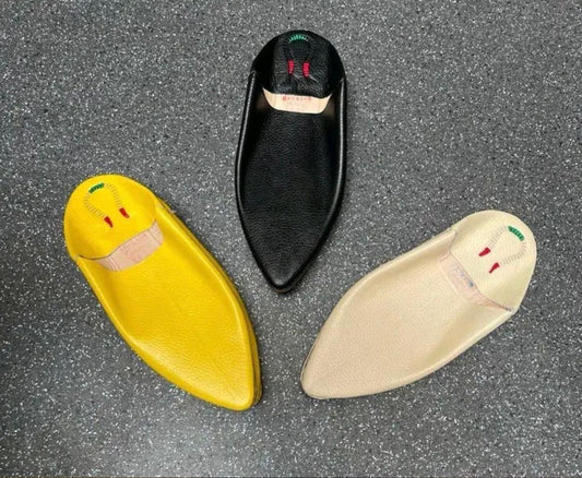 Babouches Traditionnelles en Cuir – Confort, Style & Couleurs Variées