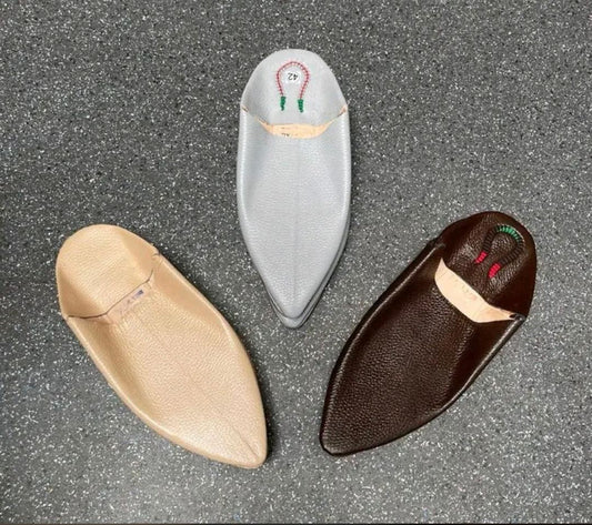 Babouches Traditionnelles en Cuir – Confort, Style & Couleurs Variées